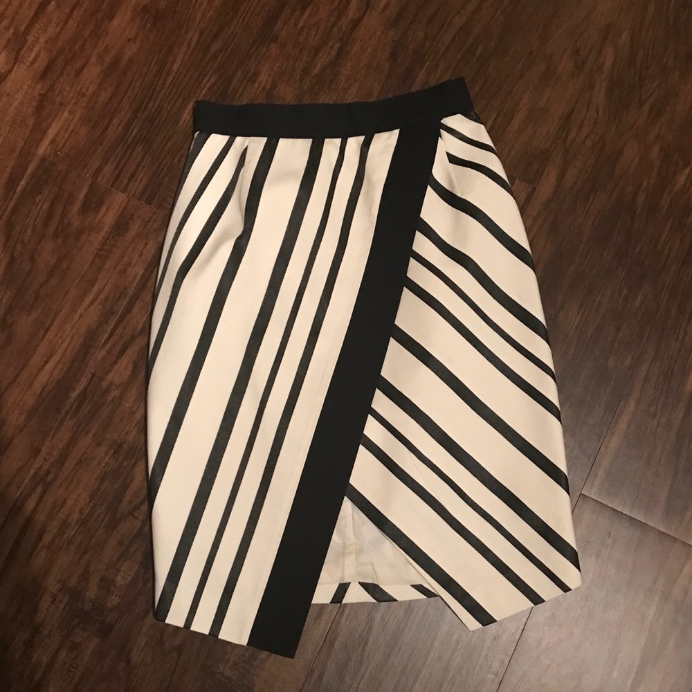 **SOLD**  H&M tulip skirt